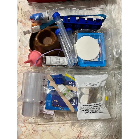 NIB Brainy Beaker Science Kit - Age 5+ - Picture 6 of 10